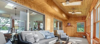 Charming 3 Bed Lakefront Home steps to the water!