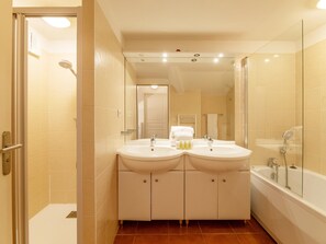 Apartment | Bathroom - French Riviera Bay Retreat (Arcachon)