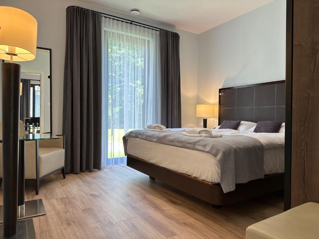 In-room safe, blackout drapes, soundproofing, free WiFi