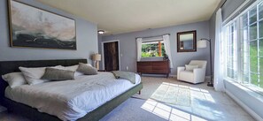 Room - Private Umpqua River Retreat w/ 2 King Suites & Patio (Roseburg)
