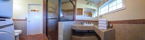Bathroom - Private Umpqua River Retreat w/ 2 King Suites & Patio (Roseburg)