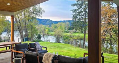 Private Umpqua River Retreat w/ 2 King Suites & Patio