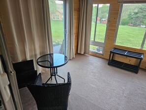 Interior - Quaint 1-bedroom house in charming Sharon perfect for relaxing stays (Sharon)