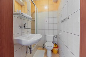 Bathroom - Natural Mielno: ogród, parking, Wi-Fi. Blisko plaży. Idealne dla rodzin i grup. (Mielno)