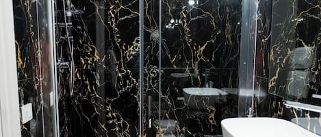 Deluxe Room 5 | Bathroom | Shower, hair dryer, towels, soap