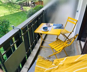 Outdoor dining - Quiet studio near Brévent and town centre (Chamonix-Mont-Blanc)
