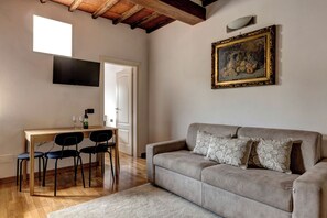 Apartment | Living area | 30-inch flat-screen TV with digital channels - Romana Apartment by Mamo Florence (Florence)