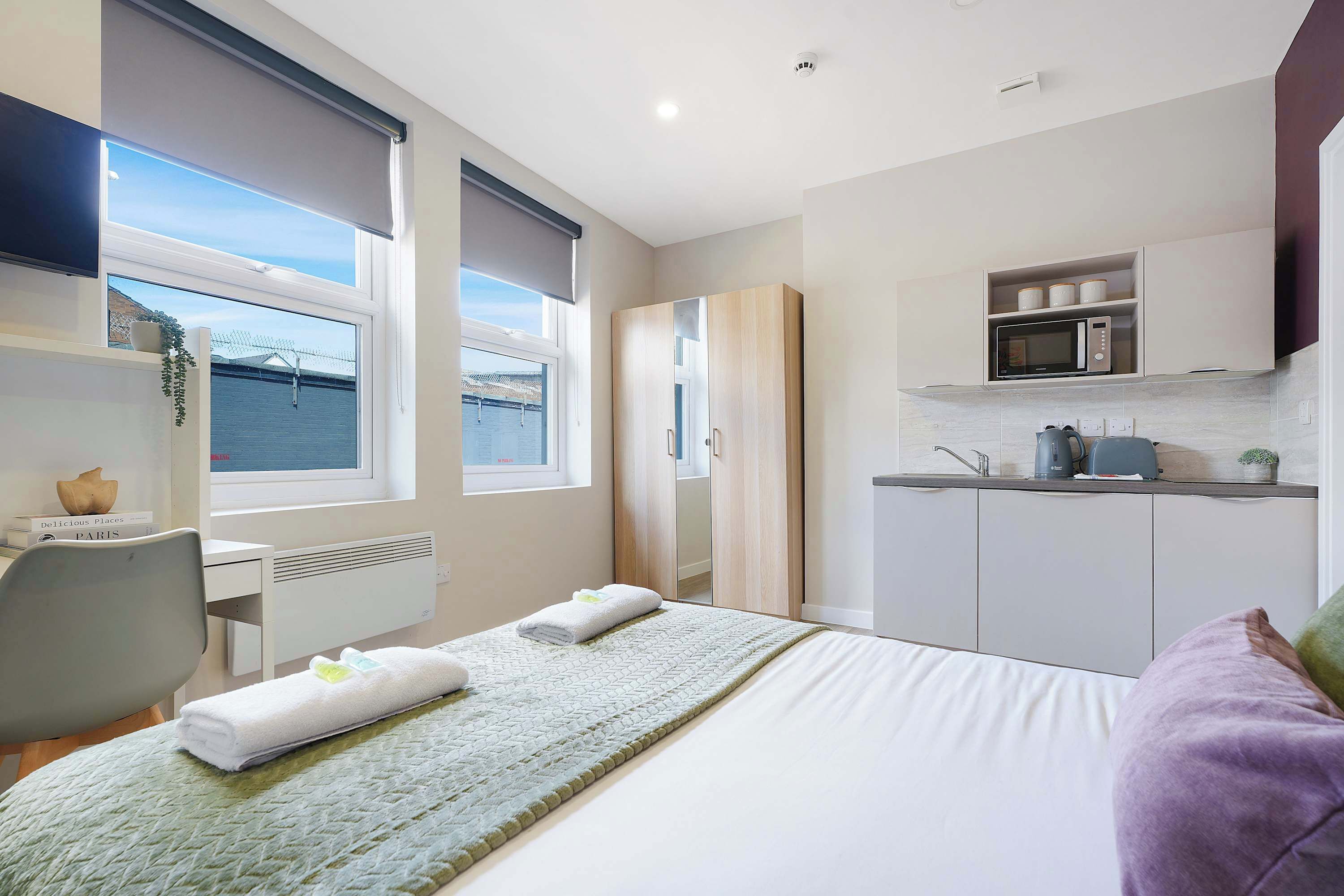 Iron/ironing board, WiFi, bed sheets