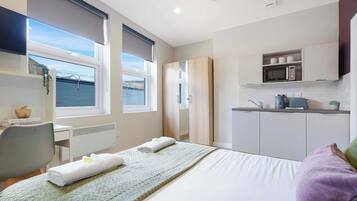 Iron/ironing board, WiFi, bed sheets