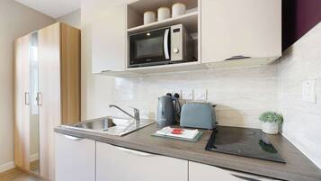 Fridge, microwave, stovetop, electric kettle