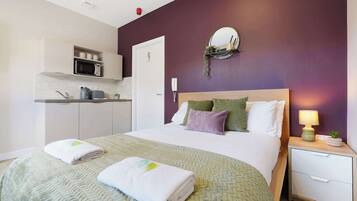 Iron/ironing board, WiFi, bed sheets