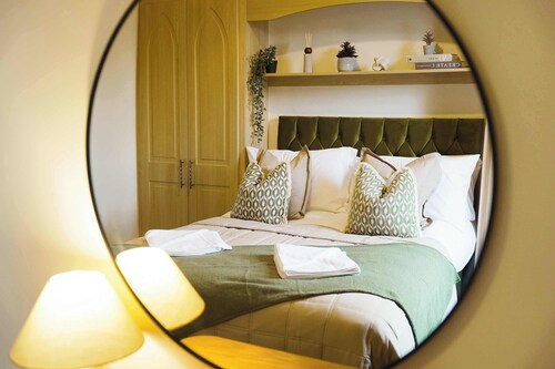 Elegant 4BR|Houghton St|Sleeps 7|by Stay With Us