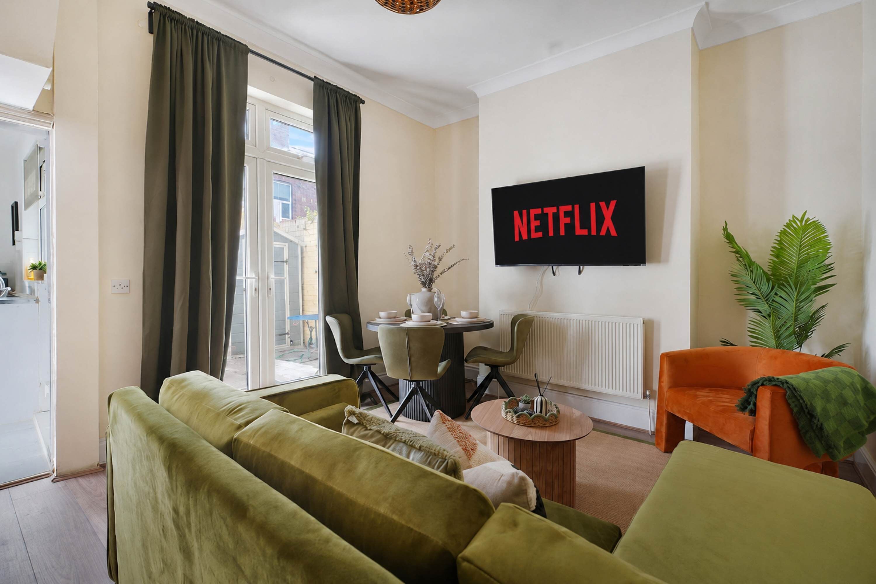 TV, fireplace