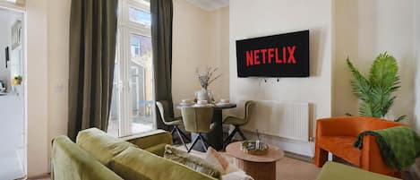 TV, fireplace
