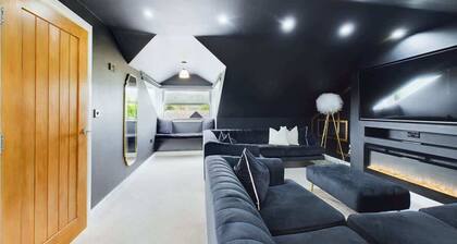 Modern 4 Bed, Walk to Pubs, Shops and Countryside