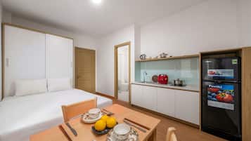 Studio, No Windows