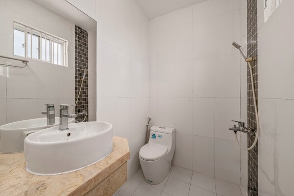 A bathroom with two sinks, a toilet, and a shower. - SeaFa Hotel & Apartment (Da Nang)