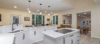 Walk to Acadia · 6BR Game Room! [Acadia Trailside]