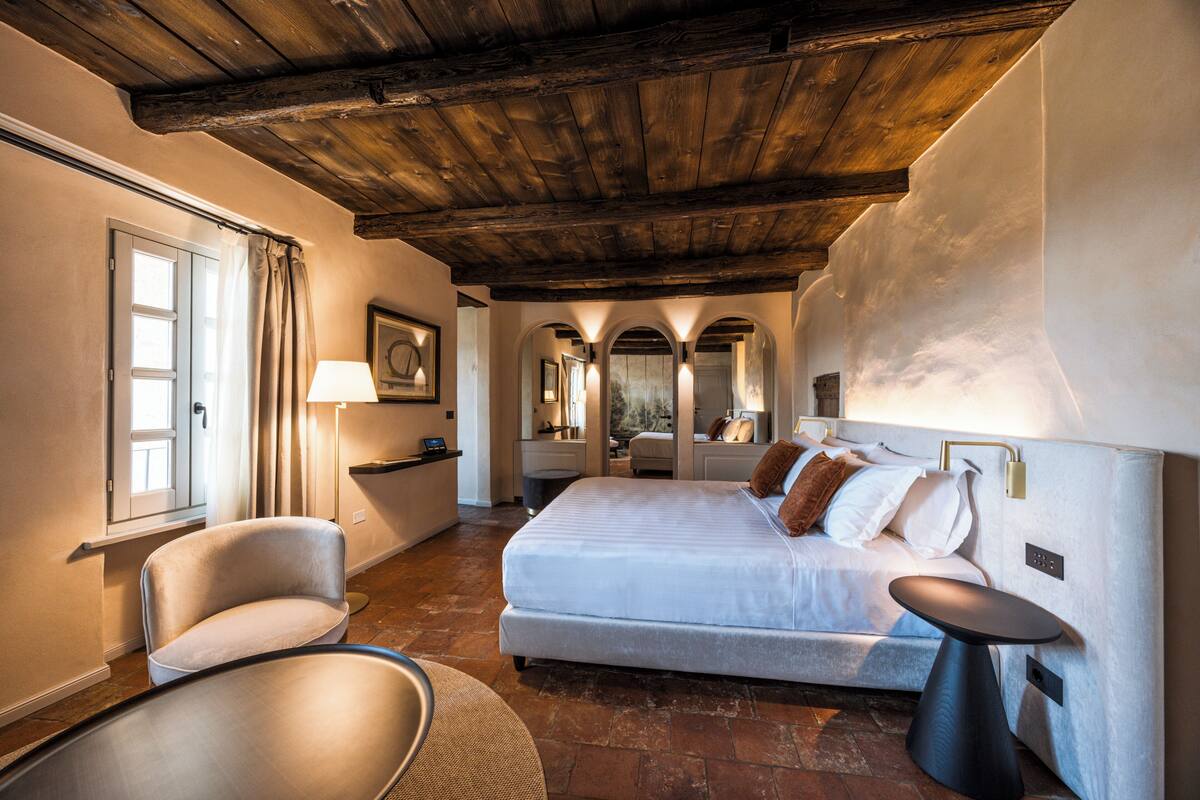  Heritage Grand Suite | Egyptian cotton sheets, premium bedding, memory-foam beds, minibar