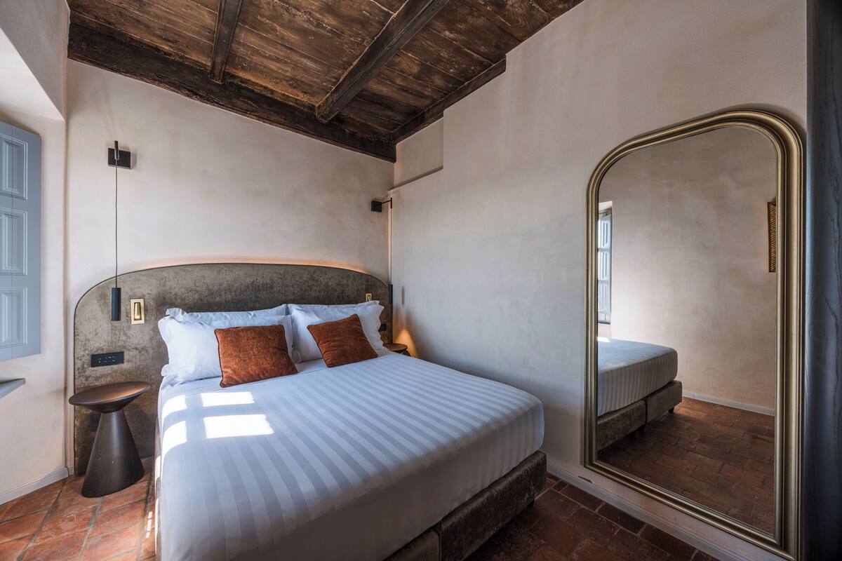 Heritage Room | Egyptian cotton sheets, premium bedding, memory-foam beds, minibar