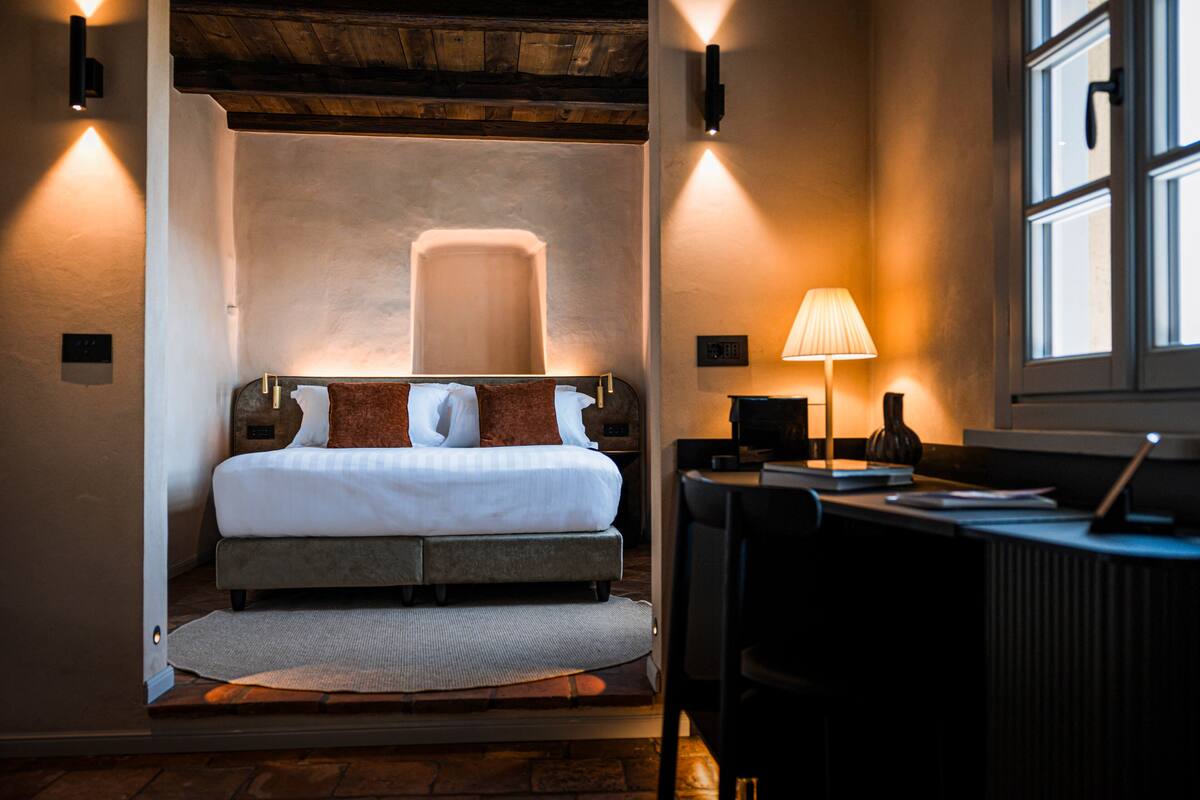 Heritage Grand Room | Egyptian cotton sheets, premium bedding, memory-foam beds, minibar