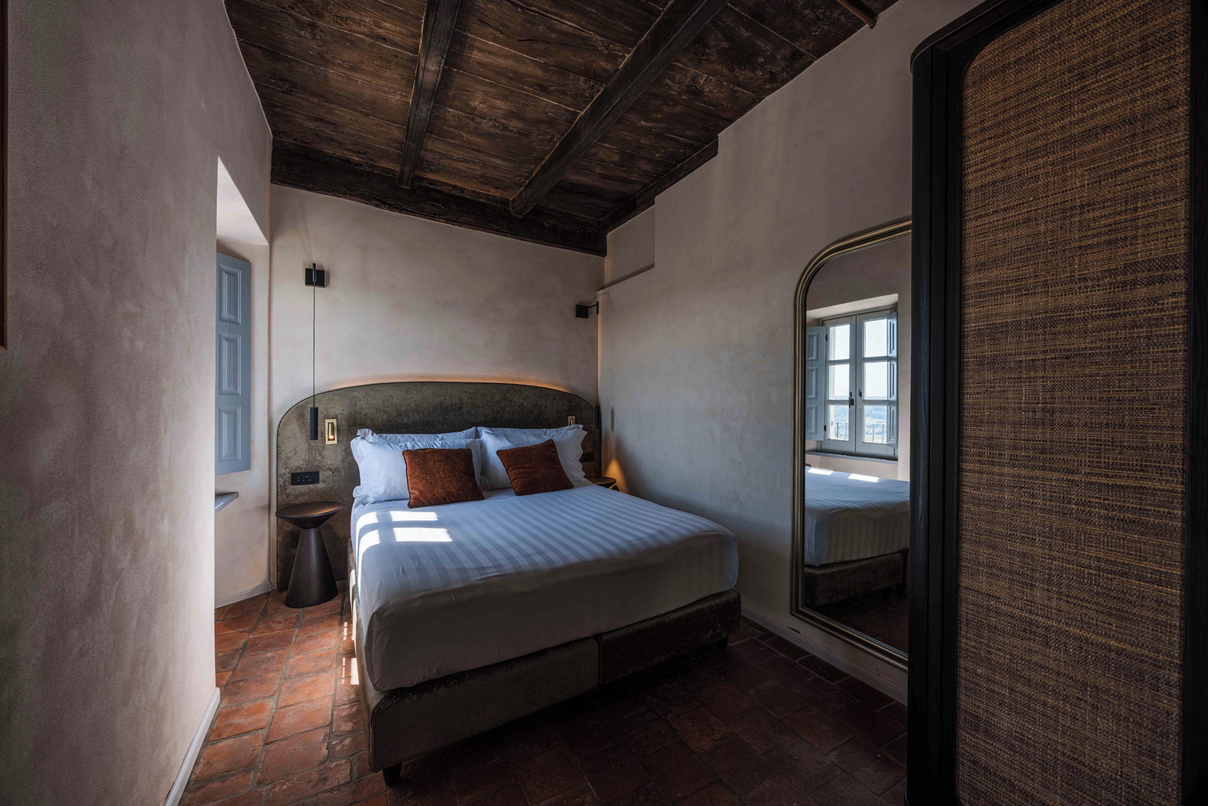 Heritage Room | Egyptian cotton sheets, premium bedding, memory foam beds, minibar
