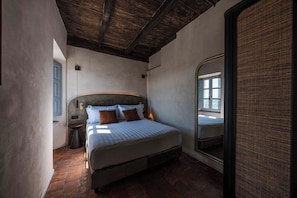 Heritage Room | Egyptian cotton sheets, premium bedding, memory-foam beds, minibar