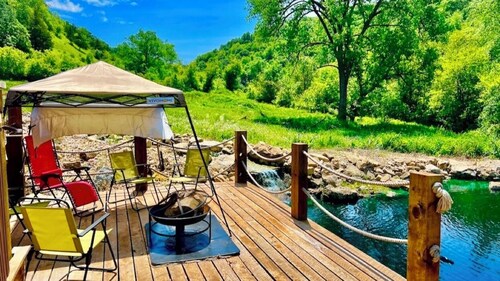 ValleyView Lodge 4 bedroom / 2.5 bathroom with Swimming Pond and Hot Tub Jacuzzi