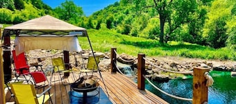 ValleyView Lodge 4 bedroom / 2.5 bathroom with Swimming Pond and Hot Tub Jacuzzi