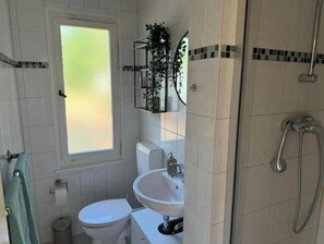 Douche, sèche-cheveux