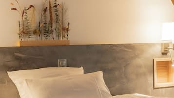 Hypo-allergenic bedding available, WiFi (free)
