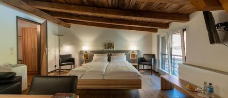 Suite, Lake View | Free WiFi