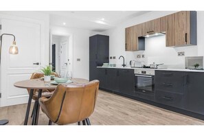 Private kitchen - Stylish 1-Bed Apartment in Jewellery Quarter – Central Birmingham Stay (Birmingham)