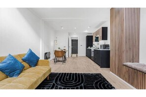 Living area - Stylish 1-Bed Apartment in Jewellery Quarter – Central Birmingham Stay (Birmingham)