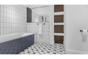 Bathroom - Stylish 1-Bed Apartment in Jewellery Quarter – Central Birmingham Stay (Birmingham)