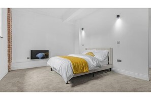 1 bedroom, iron/ironing board, WiFi, bed sheets - Modern Luxury Apartment in Jewellery Quarter – Central Birmingham Stay (Birmingham)