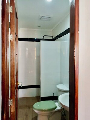 Bathroom - Noah Bed&Breakfast 3Private RoomsNEWHOME Quiet Place to Stay-Solar No Blackout (Puerto Princesa City)
