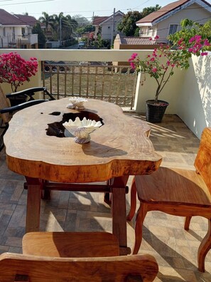Outdoor dining - Noah Bed&Breakfast 3Private RoomsNEWHOME Quiet Place to Stay-Solar No Blackout (Puerto Princesa City)