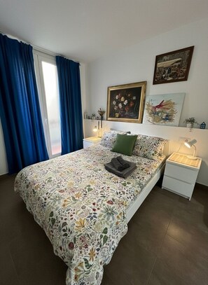 Iron/ironing board, WiFi, bed sheets - Apart Sagrada Familia (Barcelona)