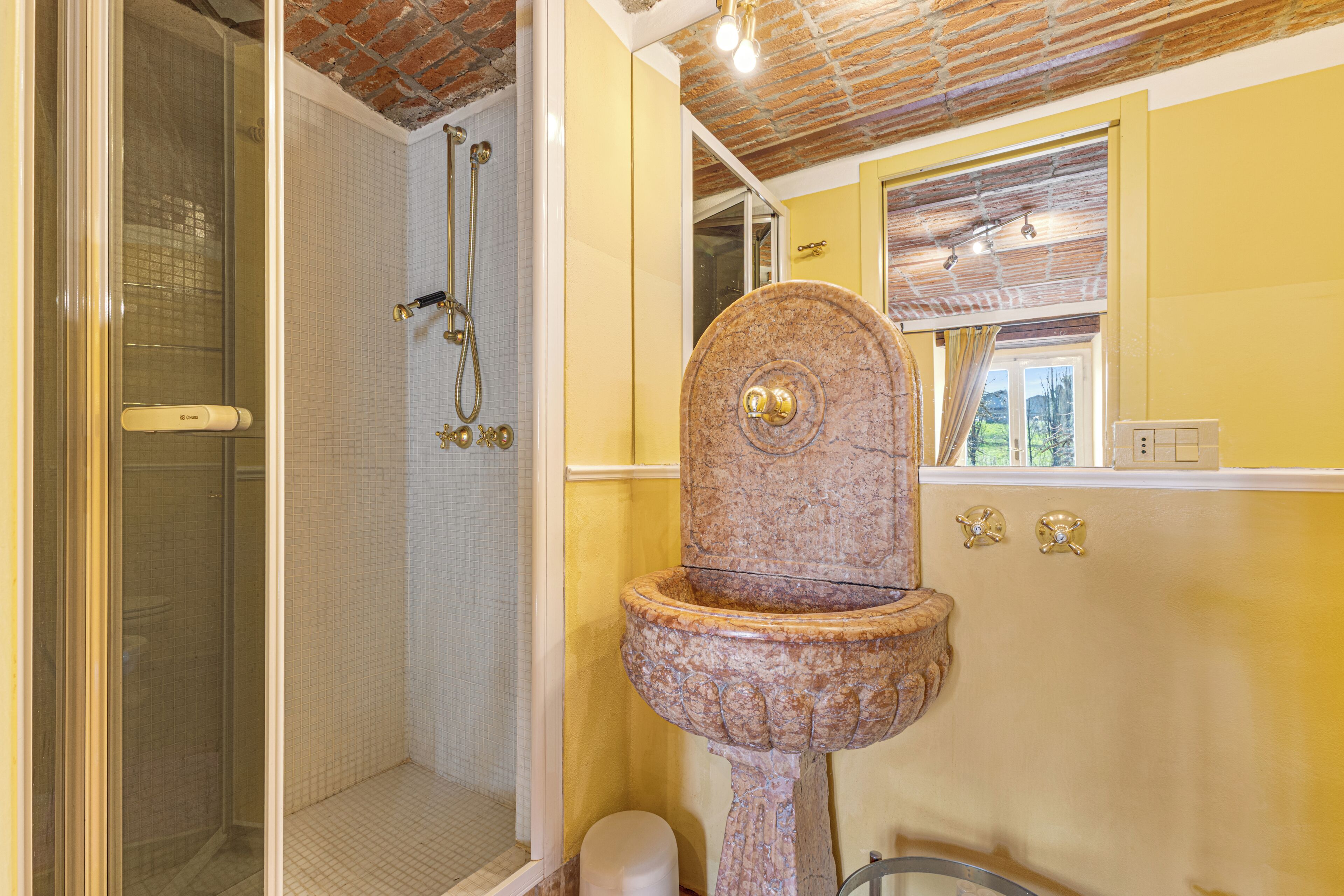Dusche, Haartrockner, Bidet, Handtücher