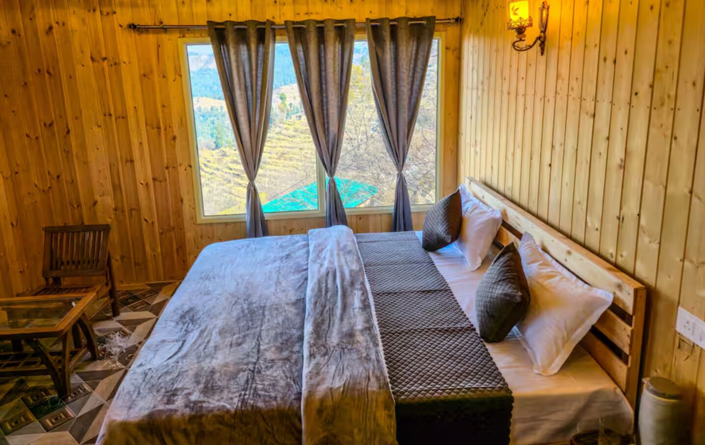 WiFi, bed sheets
