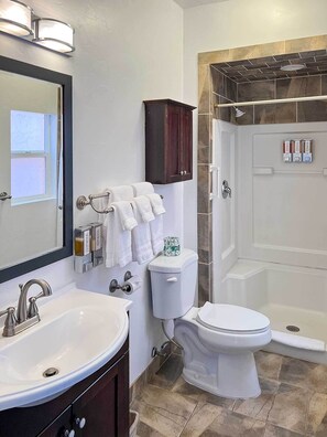 Suite Classic | Bagno | Asciugacapelli, asciugamani, sapone, shampoo
