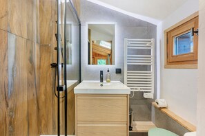 Shower, towels