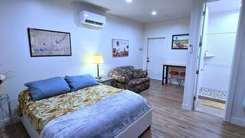 Desk, WiFi, bed sheets