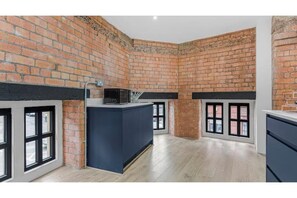 Private kitchen - Spacious 2-Bed Luxury Apartment in Jewellery Quarter – Central Birmingham (Birmingham)