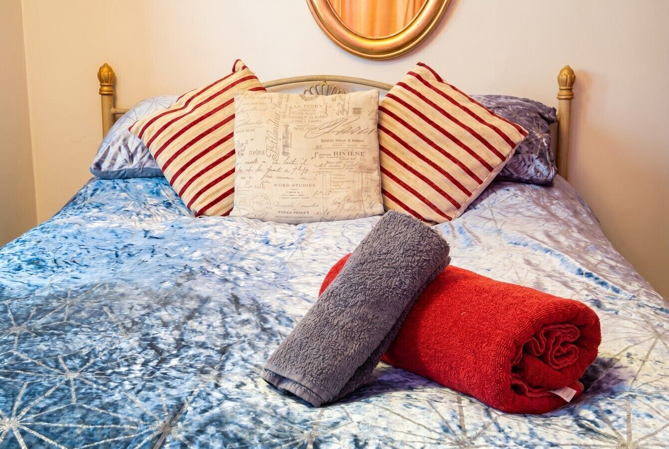 Desk, iron/ironing board, travel cot, WiFi
