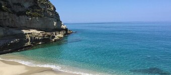 SUITE 35 apartment 200 mt from the sea and 20 minutes from Tropea