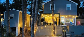 Beautifully-Updated Lakefront House with Plenty of Outdoor Fun and Relaxation