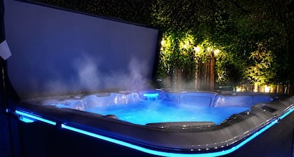 Charming Heritage Home with Hot Tub I 35 min to Montreal
