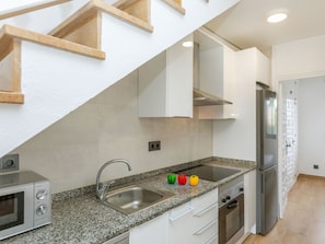 Kühlschrank, Mikrowelle, Ofen, Geschirrspüler
